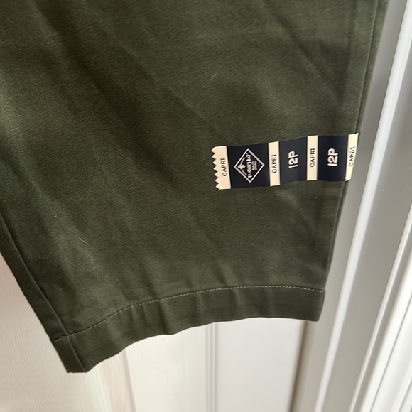 St John’s Bay Capri / NWT - Picture 4 of 10